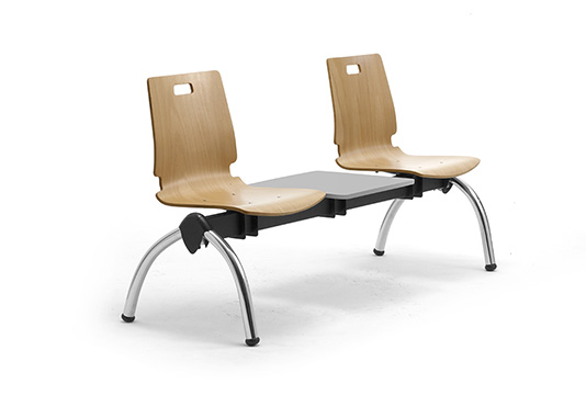 Sillas en banco madera para sala de espera estudio Cristallo